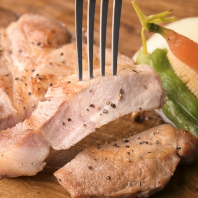 【毎月定期便】お肉のわくわく定期便(つけダレ、ステーキソース付き)全6回