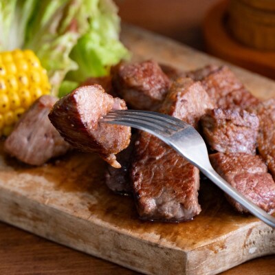 おおいた和牛使用【肉おせち】焼肉とステーキの二段重【合計920g】つけだれ、ソース、祝箸付き
