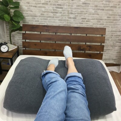 「お疲れ足へ」　足枕　(枕本体とグレーの専用ファスナー付きカバー2枚)