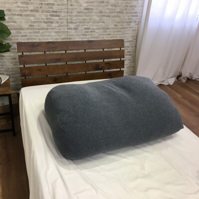 「お疲れ足へ」　足枕　(枕本体とグレーの専用ファスナー付きカバー2枚)