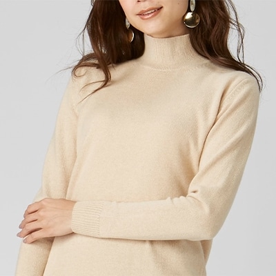 希少ベビーカシミヤ100%　女性ハイネック　セーター　L　ベージュ　1枚