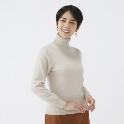 日本製　カシミヤ100%　レディース　タートルネック　ライトベージュ　Lサイズ