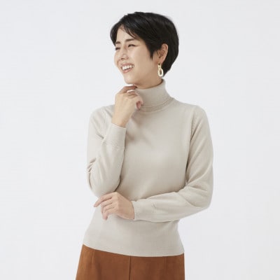 日本製　カシミヤ100%　レディース　タートルネック　ライトベージュ　2Lサイズ