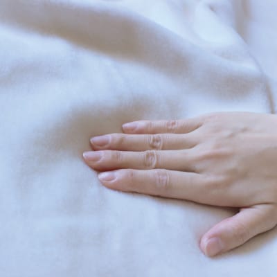 シルクと綿でなめらかな肌触りの毛布 S(シングル) キナリ