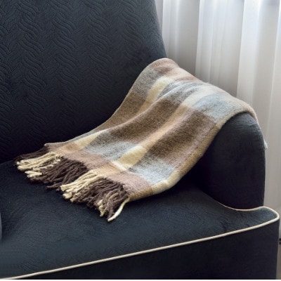 かわいいチェック柄の大判サイズひざ掛け　約70×120cm