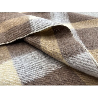 かわいいチェック柄の大判サイズひざ掛け　約70×120cm