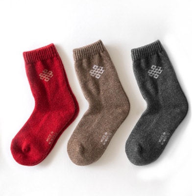 ベージュのカシミヤ100%マフラーと、暖かい冷え取りウールソックスSサイズ3足セット