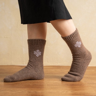 ベージュのカシミヤ100%マフラーと、暖かい冷え取りウールソックスLサイズ3足セット