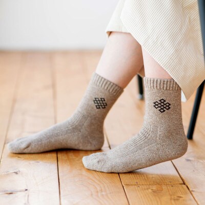 グレーのカシミヤ100%マフラーと、暖かい冷え取りウールソックスSサイズ3足セット