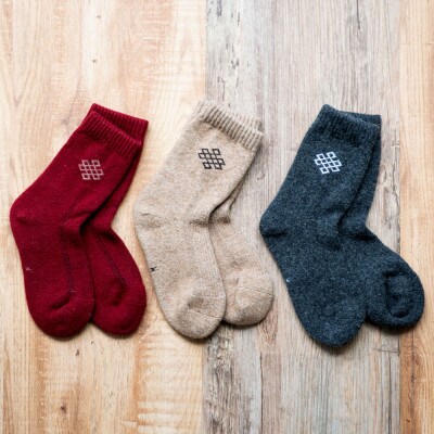 グレーのカシミヤ100%マフラーと、暖かい冷え取りウールソックスMサイズ3足セット