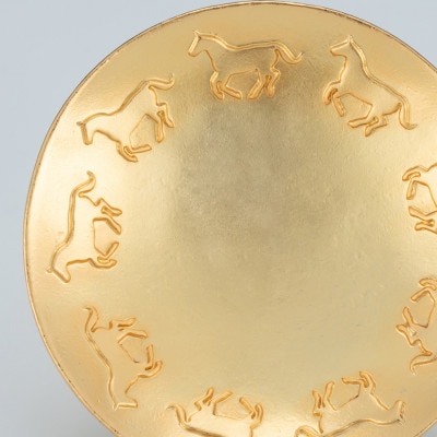 【高岡銅器】錫製盃九頭馬(金メッキ)