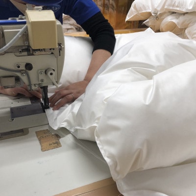 岡山市で作られた洗える羽毛合掛けふとん　柄おまかせ　シングルサイズ　アップサイクルダウン85%