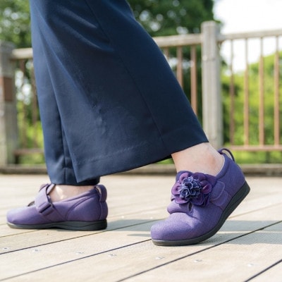 【岡山発】花付きケアシューズohanaの想い　ダリア(グレー)Lサイズ　プレゼントにも
