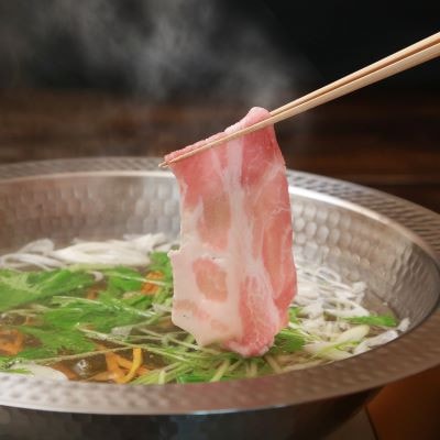 越後もち豚肩ロース肉(しゃぶしゃぶ用550g)、ポークウエ ーブ200g、豚チャーシュー300g