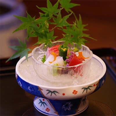 【杖立温泉　旅館 よろづや】1泊2食付きペア宿泊券