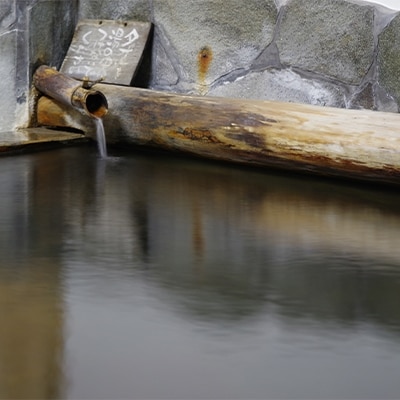 【杖立温泉　旅館 よろづや】1泊2食付きペア宿泊券