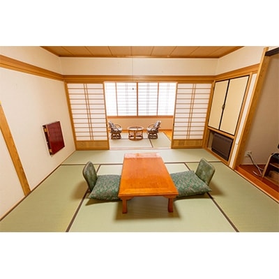 【杖立温泉 ふくみ山荘】ペア宿泊券1泊2食(休前日・レトロな和室)