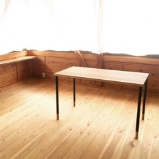 【阿蘇小国杉】木靴を履いた木のテーブル-Sabot Table-