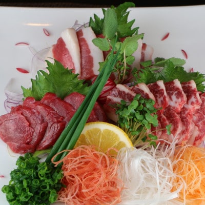 【毎月定期便】3種の馬刺し　300g【赤身・フタエゴ・サガリ各100g】(小国町)全3回