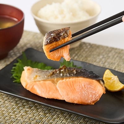 【正規品】厚切りプレミアム塩銀鮭切身 1kg(8～12切入)