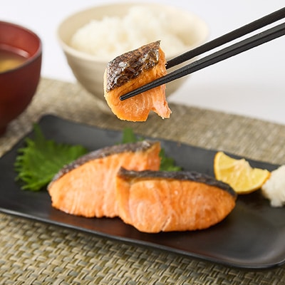 【直火焼き魚】骨取り 銀鮭塩焼き ハーフカット 20切入 加熱済