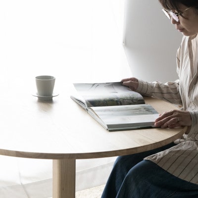 くりの丸いダイニング1本足タイプ(直径70cm・国産栗材・ウレタン)ダイニングテーブル