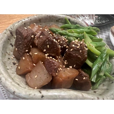 豊作ファーム産 黒毛和牛 赤身 角切り肉 1.0kg