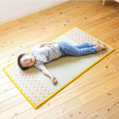 フローリングの上でも使える◎子供用ふっくら寝ござ(ピンク)