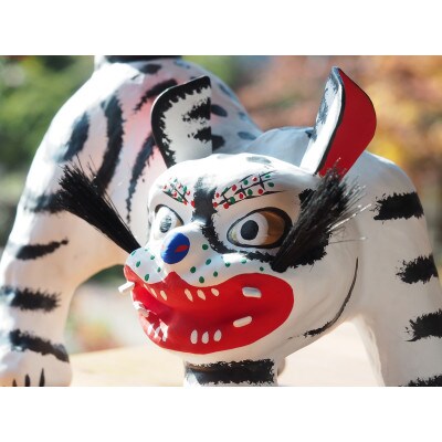 【ふるさと納税】腰高とら(こしだかとら)Mサイズ 白色 伝統工芸品 張り子 干支 寅年 手づくり
