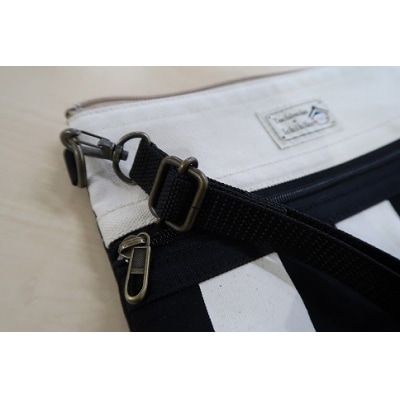 【数量限定品】とち介のサコッシュ