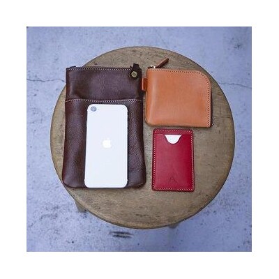 【minca】 全6色 栃木レザーのスマホショルダー /チョコ