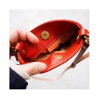 【minca】 全6色 栃木レザーのスマホショルダー /ブラック