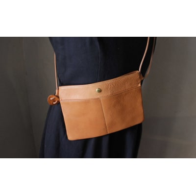 【minca】栃木レザーのサコッシュ/タン(生成)