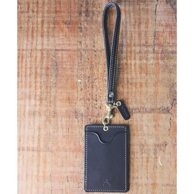 【minca】栃木レザーのストラップ付タテ型パスケース/ブラック　706