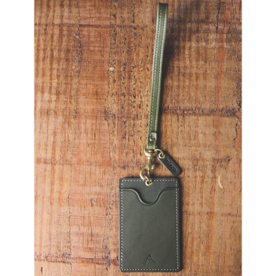【minca】栃木レザーのストラップ付タテ型パスケース/オリーブ　706