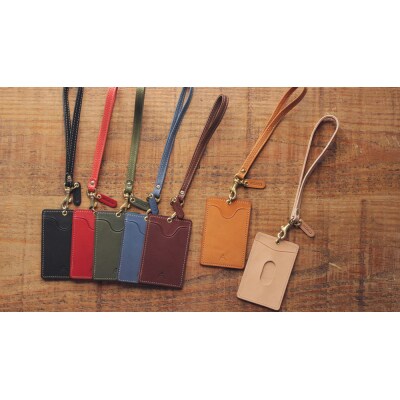 【minca】栃木レザーのストラップ付タテ型パスケース/オリーブ　706