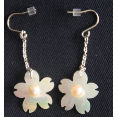 貝と真珠　ピアス【桜:アコヤ】