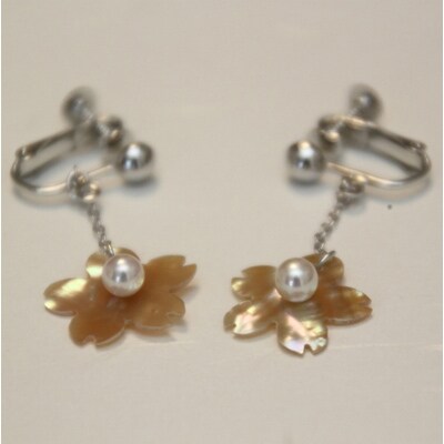 貝と真珠　イヤリング【桜:アワビ】
