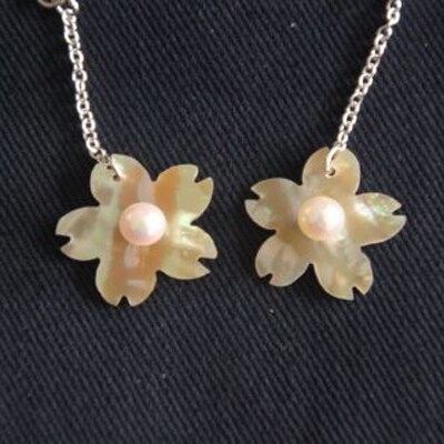 貝と真珠　ピアス【桜:アワビ】