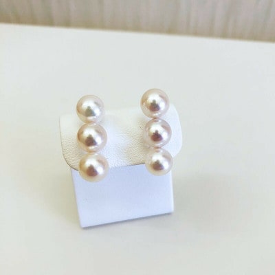 志摩産 アコヤ真珠 8-8.5ミリ 3粒ライン ピアス (K14WG)