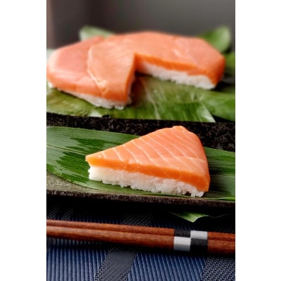 【毎月定期便】【急速冷凍品】厚切鱒寿司　饗(もてなし)　1段×1個全3回
