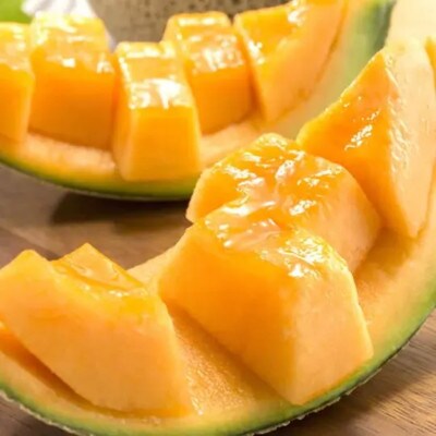 【2026年発送】特選　富良野メロン (赤肉)　4玉か5玉(大箱　計約8kg)