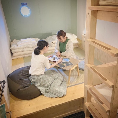 Hostel TOMAR　富良野の街中　家族で楽しい畳小上がり付き2段ベッドのコンパクトルーム　