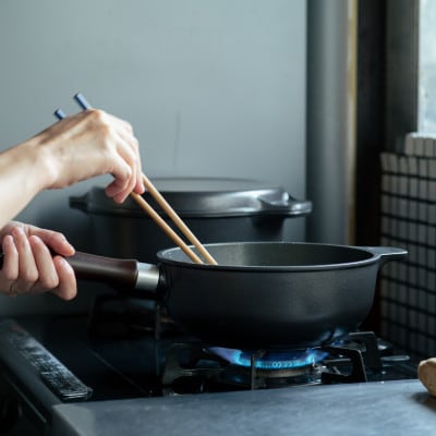 【ガス火専用】無水調理ができる片手鍋 アルミ鋳物鍋「味わい鍋」片手20cm 日本製