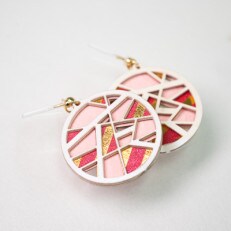 金箔/紙の耳飾り 『幸(sachi)』 sakura ruby 樹脂ピアス