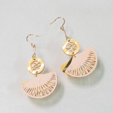金箔/紙の耳飾り 『遍(amane)』sakura gold 14kgf金属ピアス