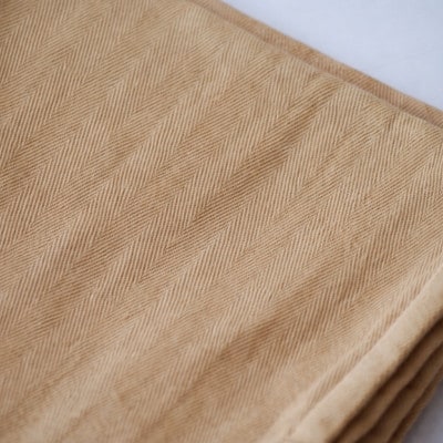 植木屋のまち川口の木で染めた「言ノ葉タオル 山桃(ヤマモモ)」