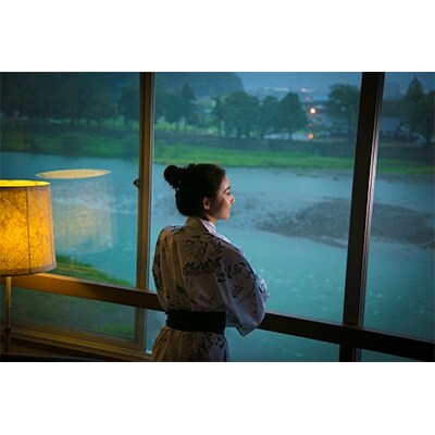 【人吉温泉　鍋屋本館】1泊2食付きペア宿泊券(平日限定)