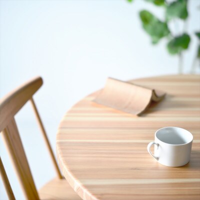 YENラウンドテーブル110  こころ和む丸いダイニングテーブル　杉材　浮造り加工