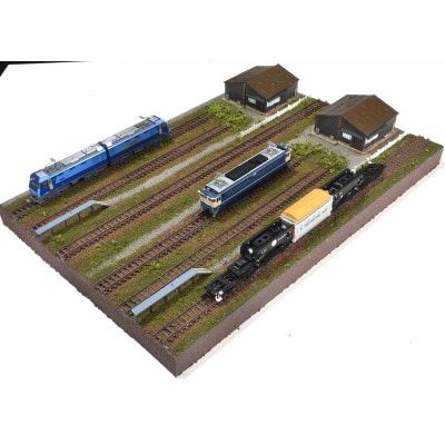Nゲージ用 鉄道模型用ジオラマ展示台 37×26cm 木造機関庫付き6線ヤード(洗浄台付き)